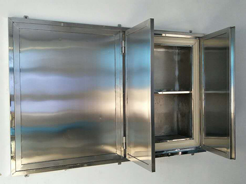 國外照X光片普遍穿射線防護服，國內(nèi)普遍“裸檢”